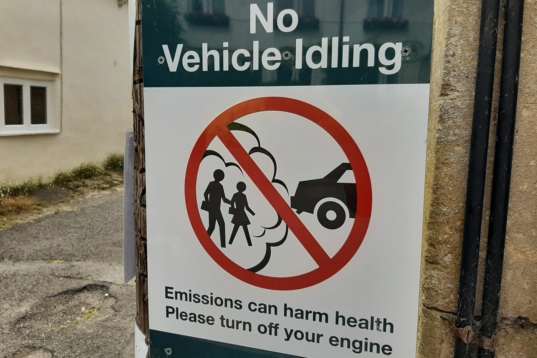 No vehicle idling sign