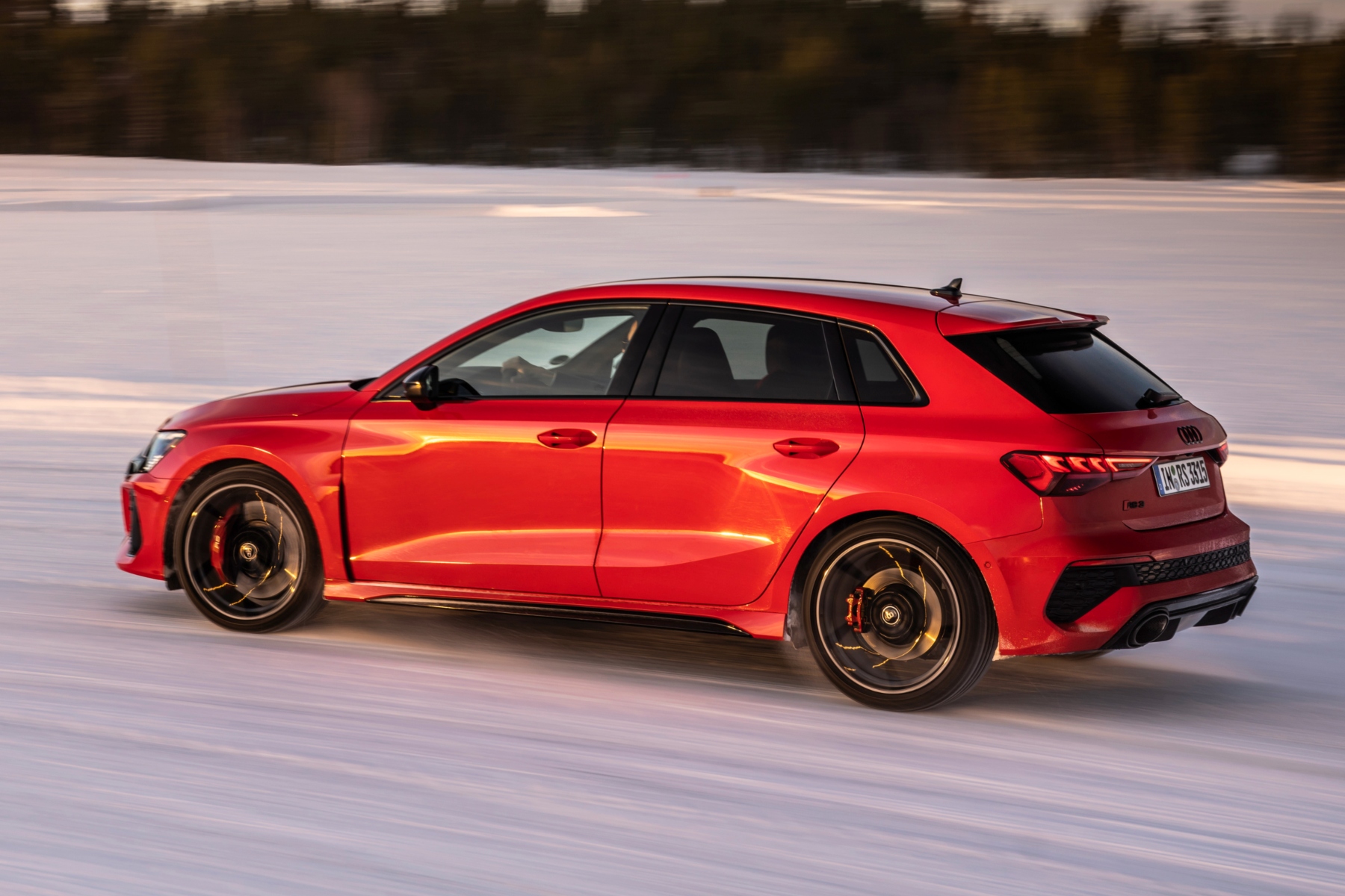 Audi RS 3: dancing in the snow