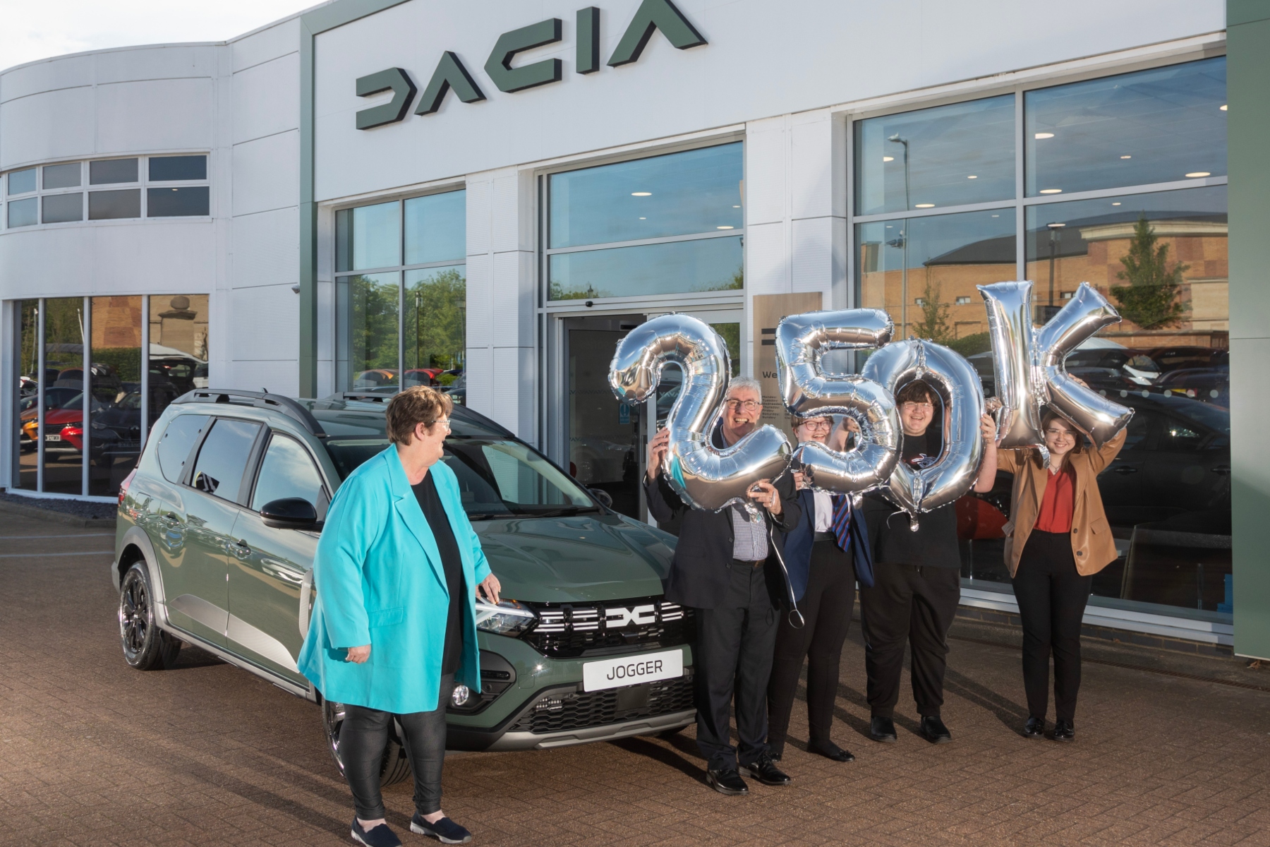 Dacia sells 250,000th car in UK