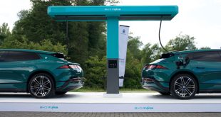 Flash-charding demonstration at BYD's UK HQ using Denza GT EVs